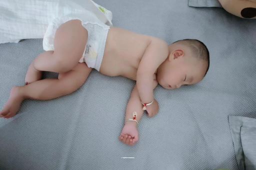 建湖三个月宝宝抬头不稳